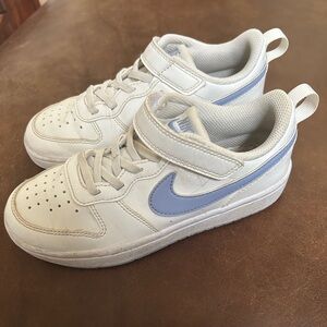 Little Girls Nike Court shoes